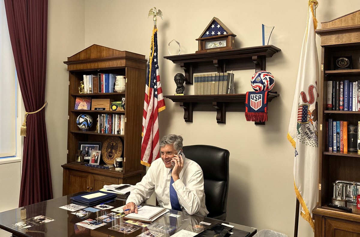 RepLaHood's tweet image. One of the most important parts of my job is hearing directly from constituents.
Last night, I hosted a live telephone town hall, reaching out to over 52,000 constituents. It was great to give an update on the work I am doing in Congress and share helpful services that my…
