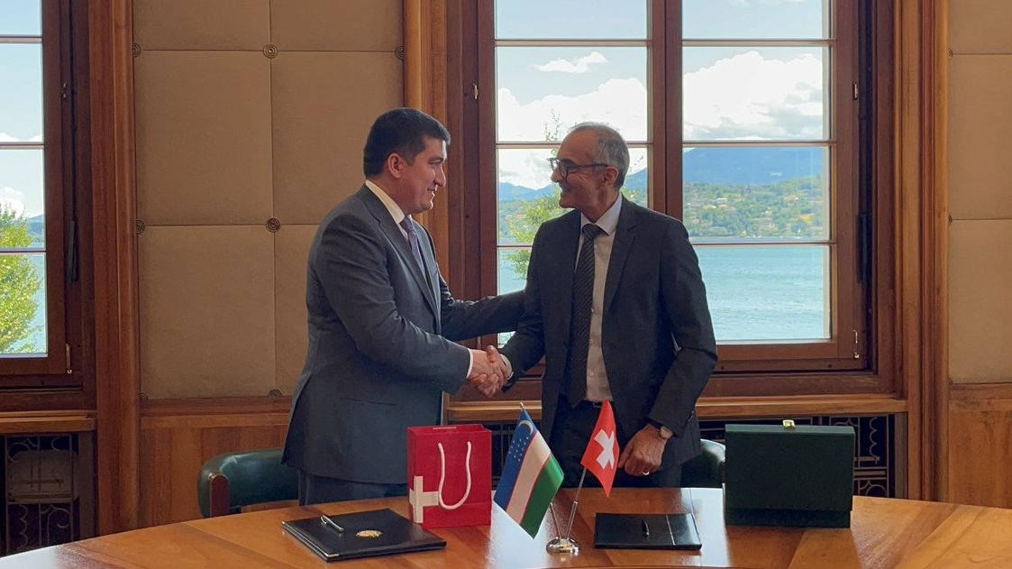 SECO (@seco_ch) on Twitter photo Accession de l’Ouzbékistan à l’OMC:
Les Chefs négociateurs, l’Ambassadeur🇨🇭 auprès de l’OMC Erwin Bollinger et le Représentant du Président 🇺🇿 pour l’OMC Azizbek Urunov, ont signé le Protocole bilatéral🇨🇭🇺🇿.
Une étape de plus sur le chemin des réformes et de l’accession à l’OMC ! Accession de l’Ouzbékistan à l’OMC:
Les Chefs négociateurs, l’Ambassadeur🇨🇭 auprès de l’OMC Erwin Bollinger et le Représentant du Président 🇺🇿 pour l’OMC Azizbek Urunov, ont signé le Protocole bilatéral🇨🇭🇺🇿.
Une étape de plus sur le chemin des réformes et de l’accession à l’OMC !