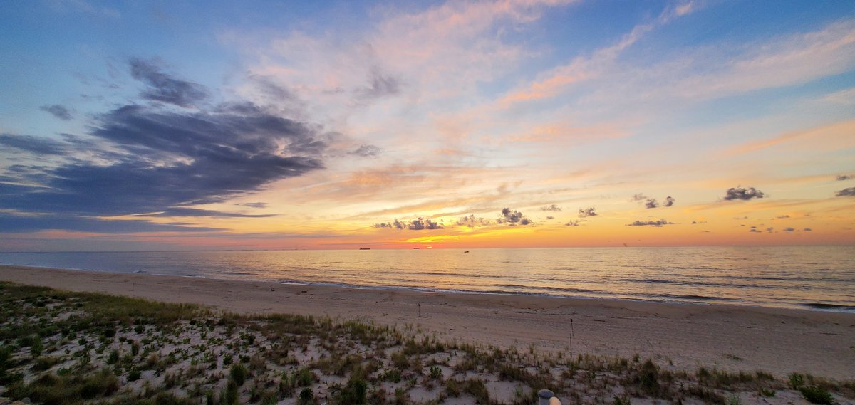 ZZZkin's tweet image. Part of the sunrise pre-show in the incredibly beautiful #HighlandsNJ with @PaulSGundlach this morning.