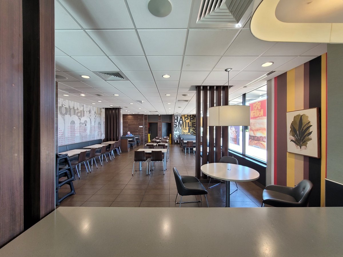 david_shane's tweet image. Far as cultural changes go, McD's closest to our home - under 5% of the orders are dine-in (probably under 2%). Drivethru, Doordash, pickup. Nobody eating here.
