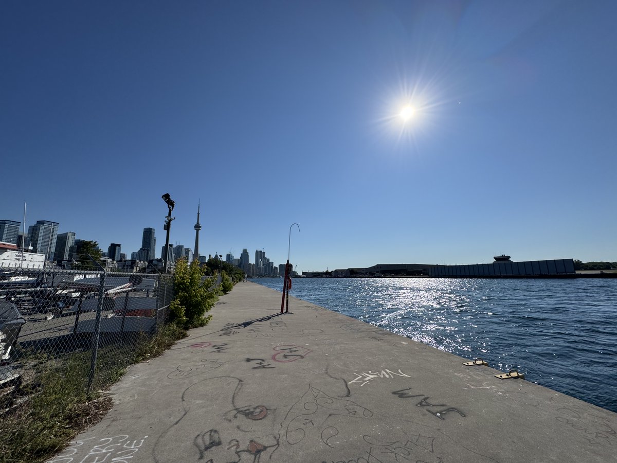 blerghhh's tweet image. Toronto Harbour, western gap.