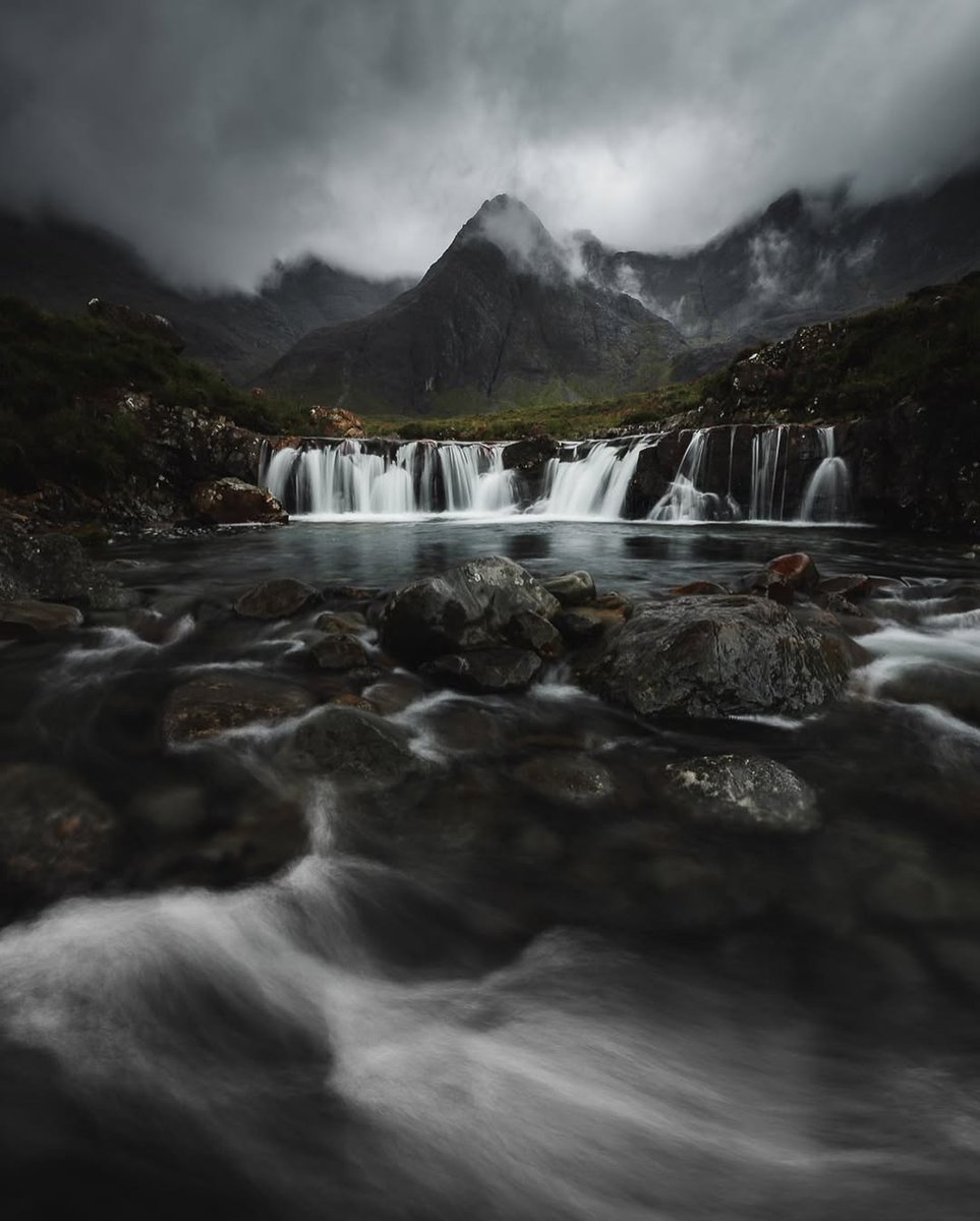 𝘄𝗮𝗻𝗱𝗲𝗿𝘁𝗿𝗮𝘃𝗲𝗹𝘀 tweet media