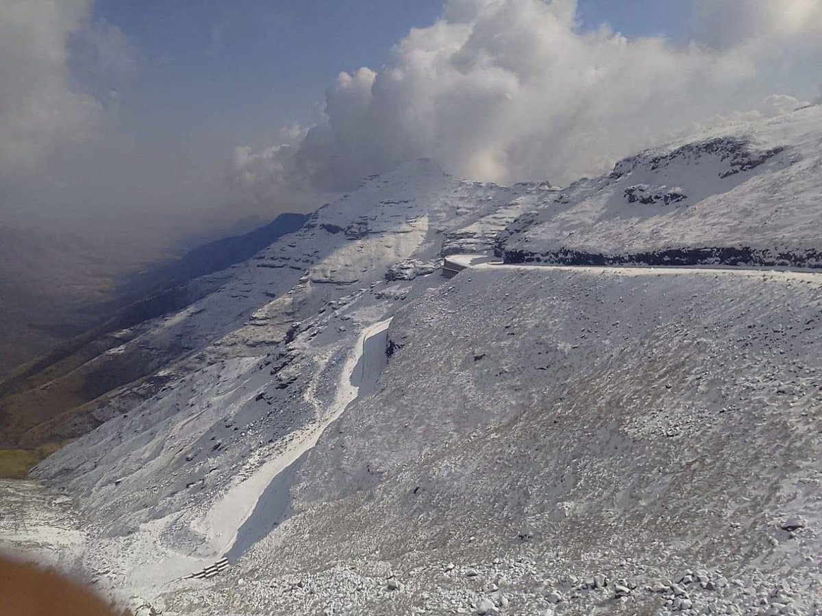 Motlatsi_RC's tweet image. Current transformation of Bokong and Mafika-Lisiu Pass at Ha Lejone in Leribe😍👻
visitlesotho.org.ls
#LesothoSnowSeason #VisitLesotho