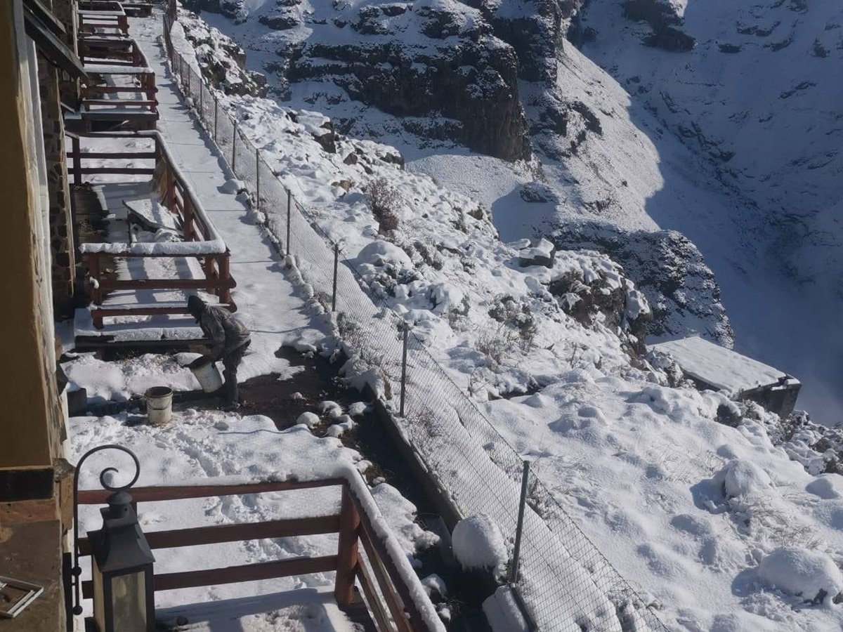 Motlatsi_RC's tweet image. Current transformation of Bokong and Mafika-Lisiu Pass at Ha Lejone in Leribe😍👻
visitlesotho.org.ls
#LesothoSnowSeason #VisitLesotho