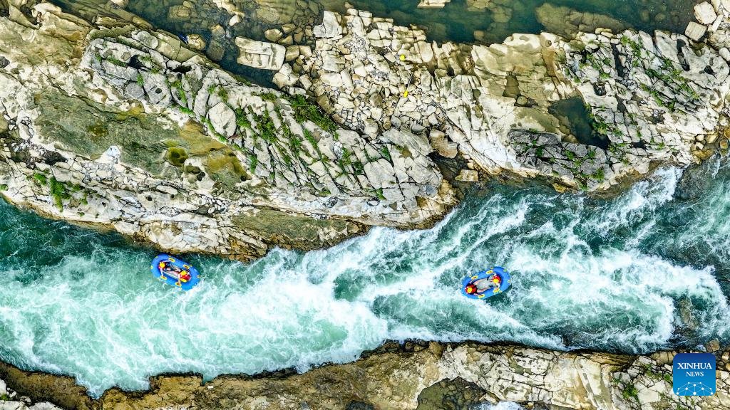 PDChina's tweet image. Tourists are seen rafting in an inflatable boat on Luobei River in Guiding County, SW China's Guizhou Province.