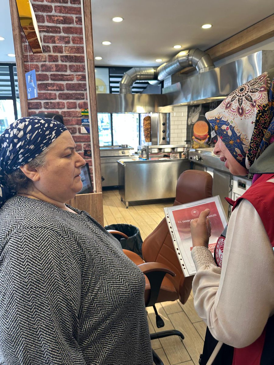 bucatarimorman's tweet photo. 5996 Sayılı Kanun kapsamında gıda denetimlerimiz sürmektedir. “Gıda İşletmelerinde Karekod” uygulaması hakkında işletmelerimize bilgilendirme yapılmıştır. @MstafaSahin44 @izmirtarim #buca https://t.co/NiQomFzWHP