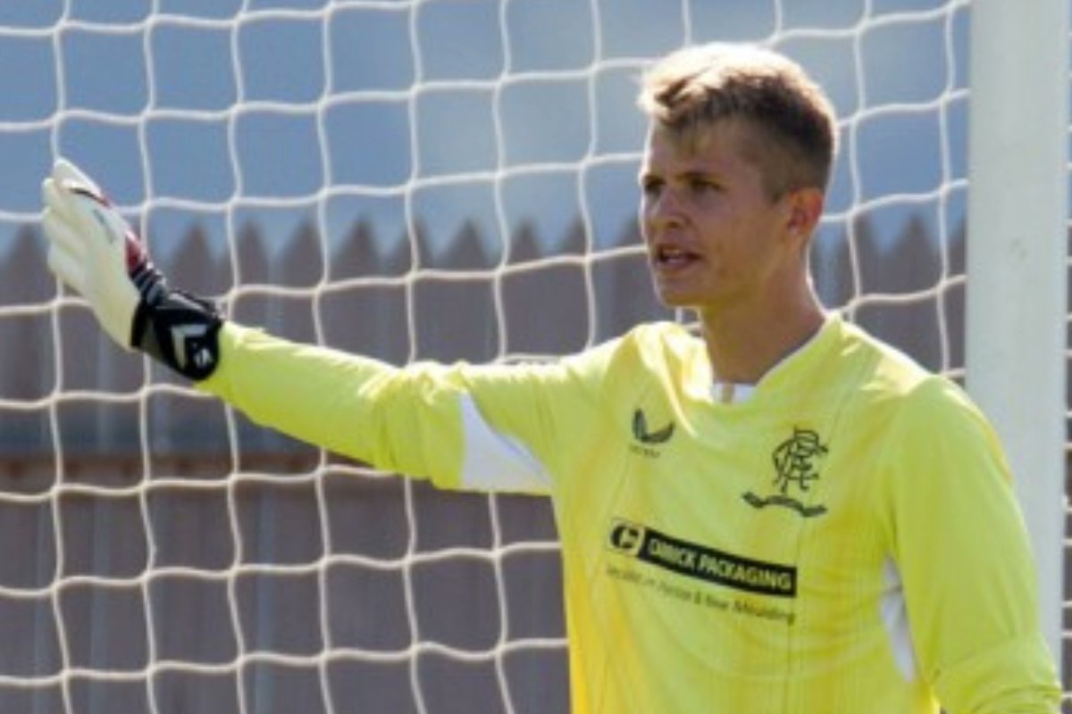 Record_Sport's tweet image. 𝐓𝐫𝐚𝐧𝐬𝐟𝐞𝐫 𝐧𝐞𝐰𝐬 𝐋𝐈𝐕𝐄✍️
Clyde target ex Rangers kid gloves Jay Hogarth | @ScottBurns75
⬇️⬇️⬇️
dailyrecord.co.uk/sport/football…