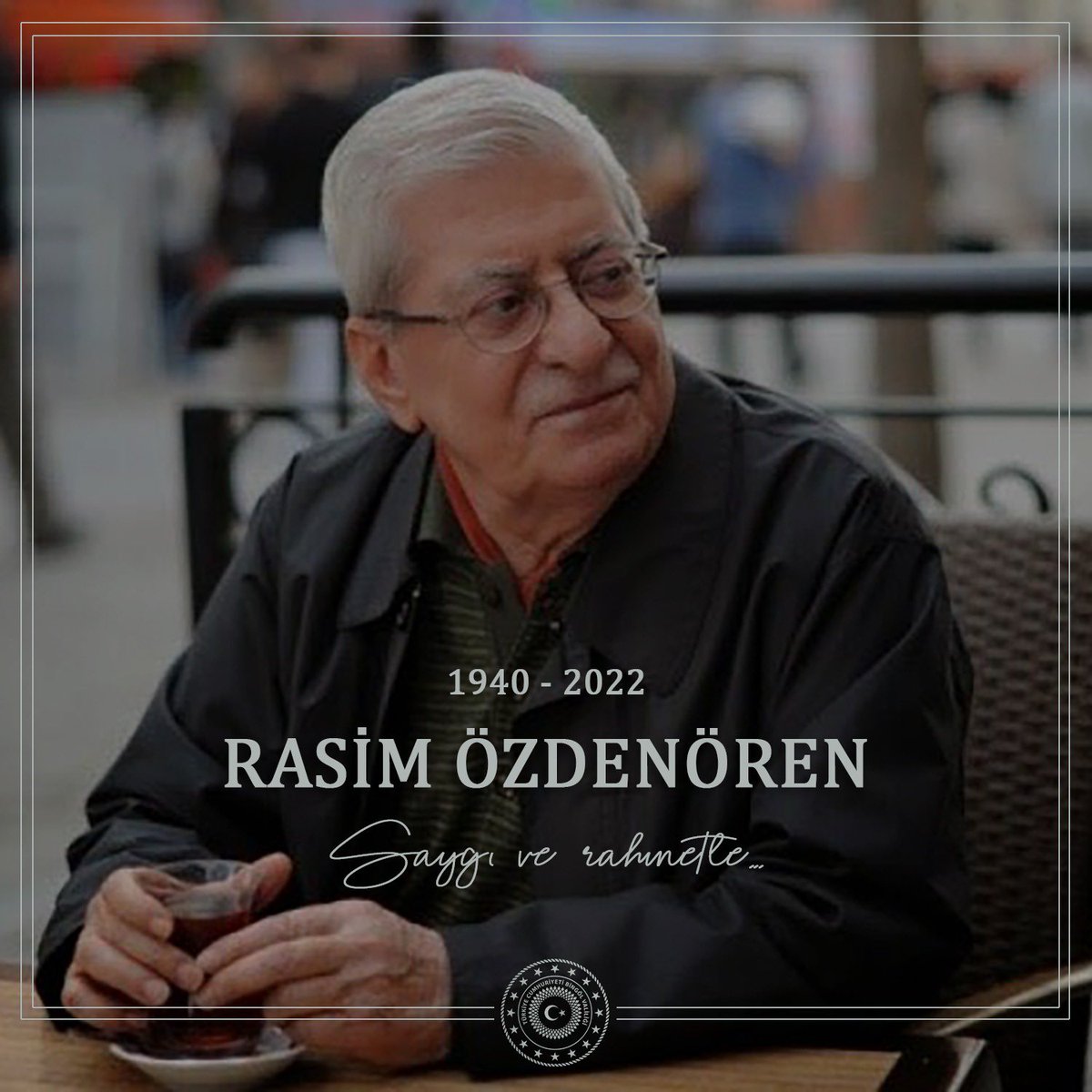 "Kudüs kalbimin üstünde ince bir tüldü;
Şimdi alın yazımız oldu."

Edebiyatımızın 'Gül Yetiştiren Adamı' usta denemeci Rasim Özdenören'i vefatının
3. yıldönümünde rahmetle anıyoruz. 

Yedi Güzel Adam'ın özgün kalemi Özdenören'i; öyküleri, makaleleri ve telif eserleriyle daima