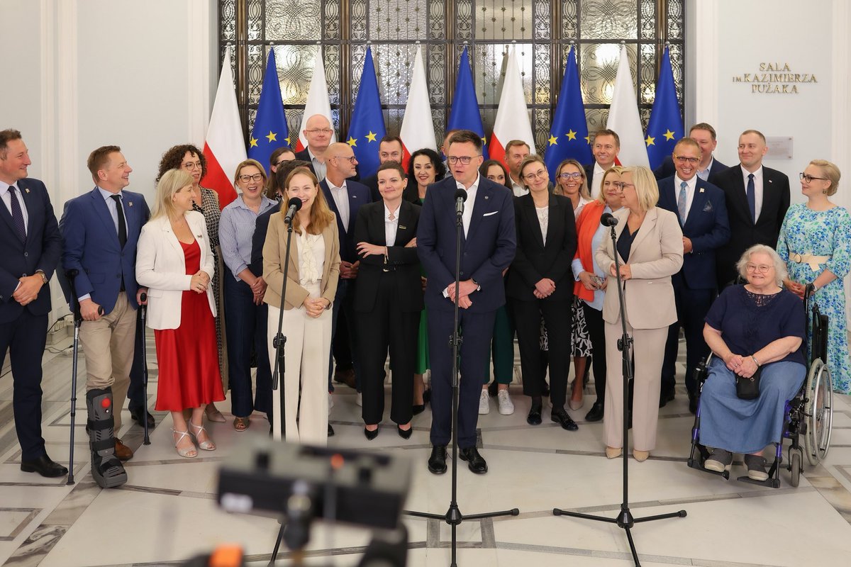 PorowskaAdriana's tweet image. Wielkie gratulacje dla wszystkich Pań i Panów Ministrów powołanych do nowego składu rządu!
To ogromna odpowiedzialność, ale i wielka szansa, by realnie zmieniać rzeczywistość - na lepsze, mądrzejsze, bardziej ludzkie. Trzymam kciuki, żeby nie zabrakło Wam odwagi, przyzwoitości i…
