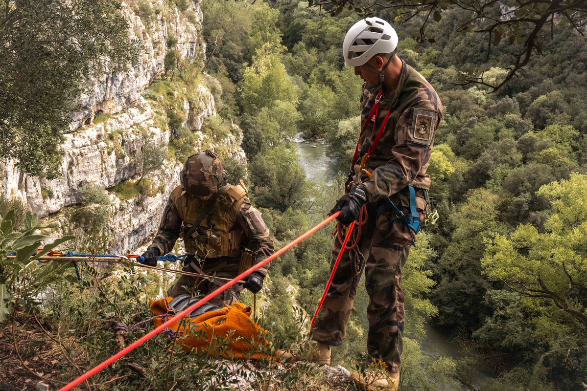 CDC_21eRIMa's tweet image. C3T (Concept Commun du Combat Terrestre), rappel et marche tactique : la 7e Cie engagée à fond dans DUMBO WARRIOR 💥

#21eRIMa #DumboWarrior #6eBLB #Marsouins