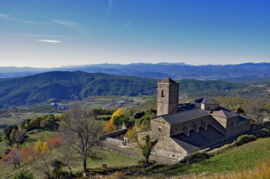 CSantiagoAragon's tweet image. ⛰️ A los pies de la Peña Montañesa, el Real Monasterio de San Victorián te espera en el #CaminoDeSantiago por el Sobrarbe.
Considerado el monasterio más antiguo de España, es historia viva en un paisaje de leyenda.
📍 ¡Visítalo y déjate sorprender!
#Sobrarbe #SanVictorián