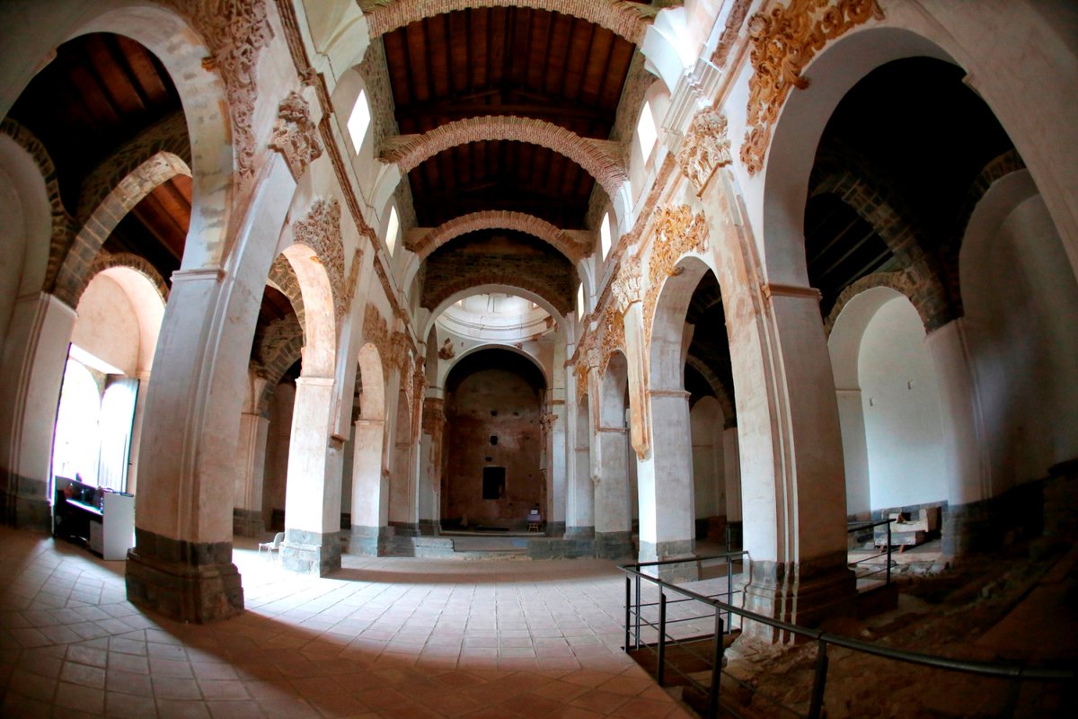 CSantiagoAragon's tweet image. ⛰️ A los pies de la Peña Montañesa, el Real Monasterio de San Victorián te espera en el #CaminoDeSantiago por el Sobrarbe.
Considerado el monasterio más antiguo de España, es historia viva en un paisaje de leyenda.
📍 ¡Visítalo y déjate sorprender!
#Sobrarbe #SanVictorián