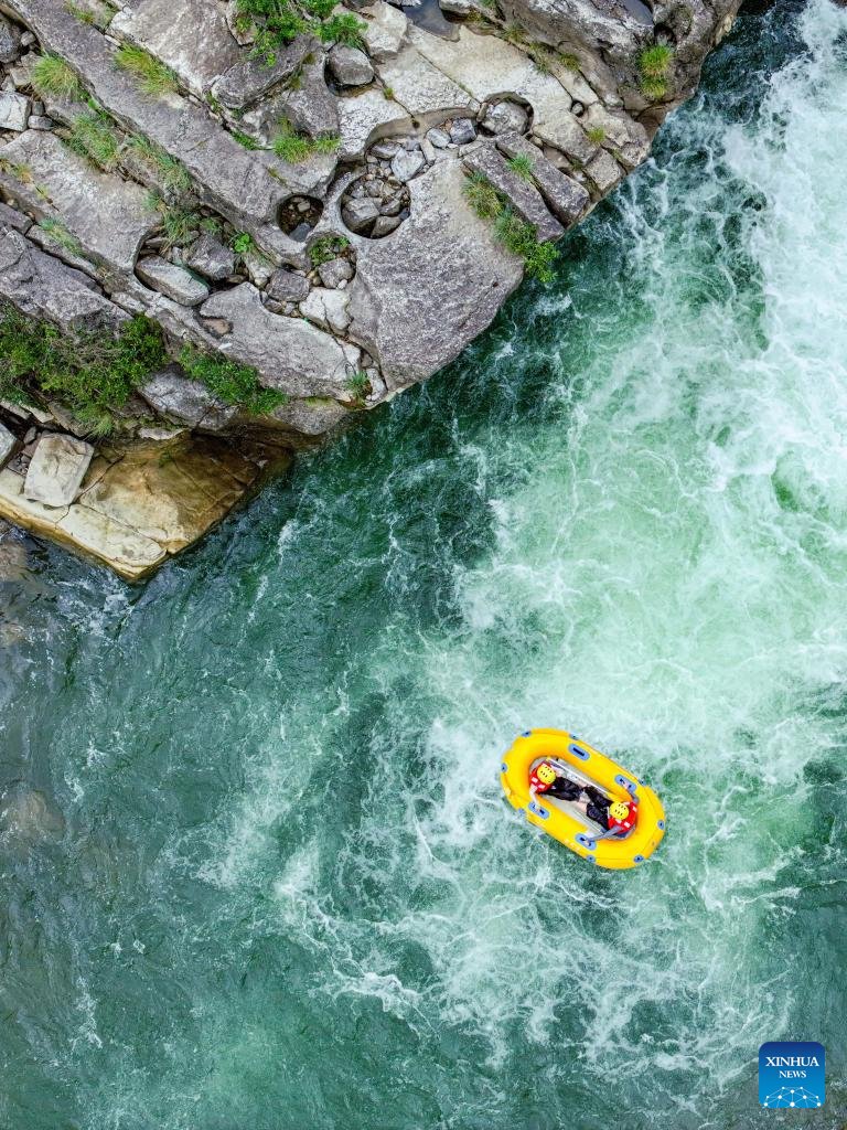 PDChina's tweet image. Tourists are seen rafting in an inflatable boat on Luobei River in Guiding County, SW China's Guizhou Province.