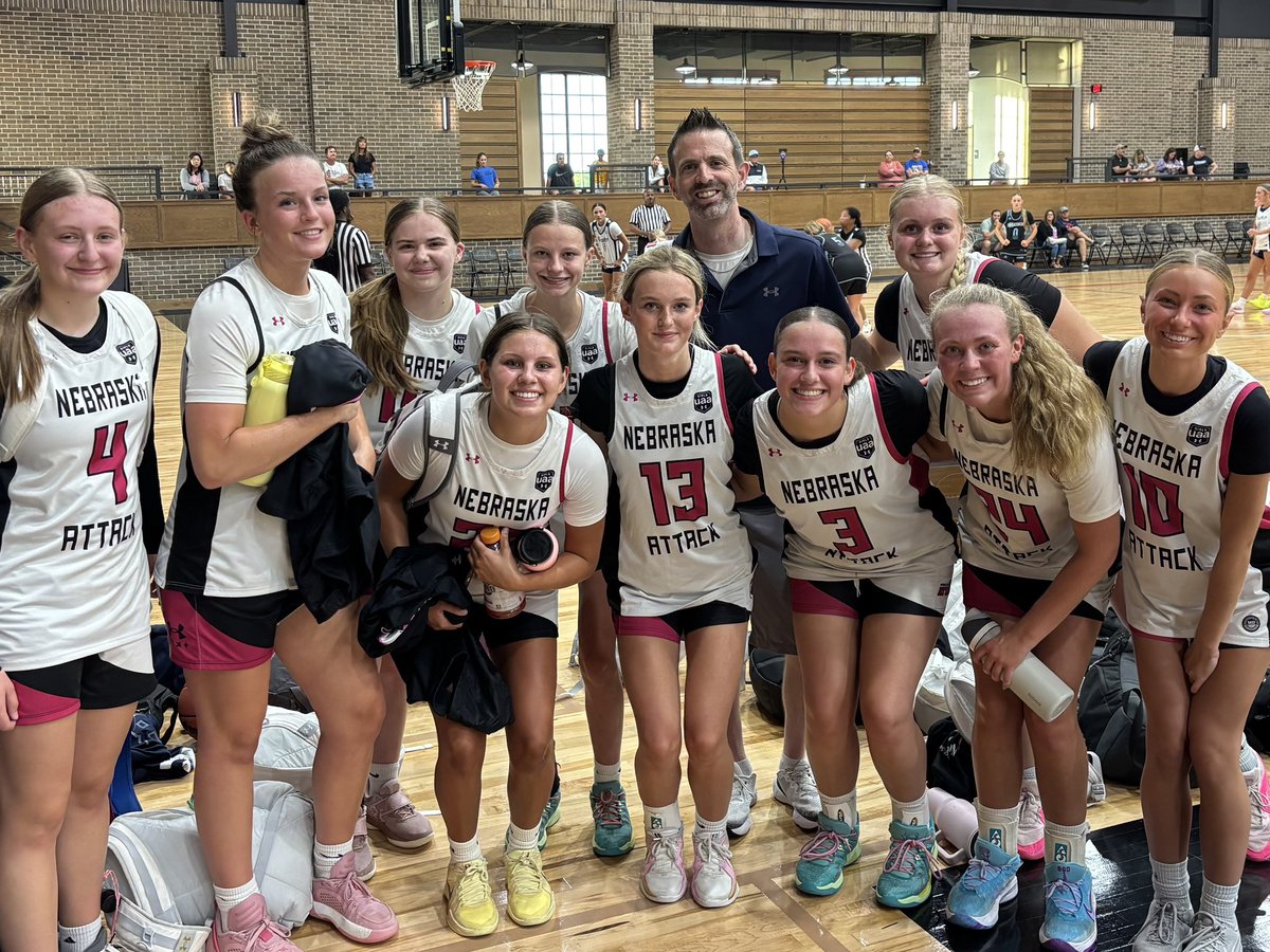 DBatten22's tweet image. Final Ride with the 16’s this weekend.
This group never backed down, checked out, and kept showing up— despite noise.
One last chance to put it all together and go out on a positive note.
Wins look good. Growth through adversity lasts longer. That’s the real win ladies.…