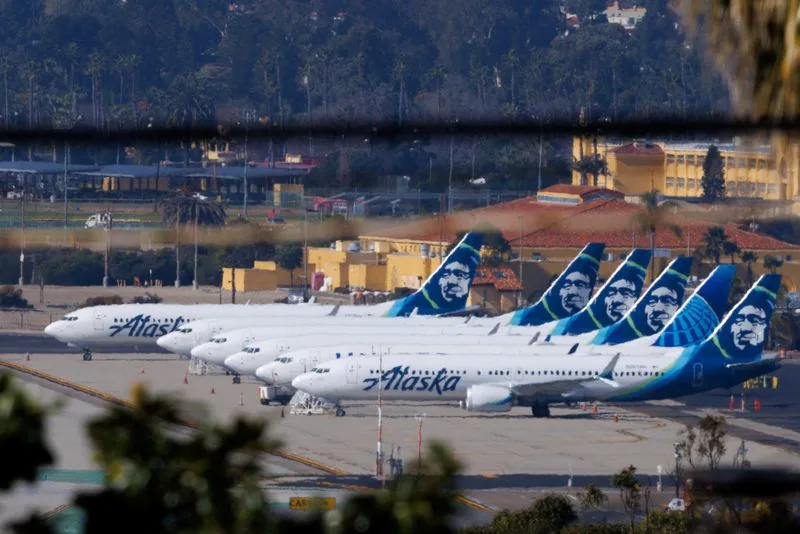 Alaska Airlines has resumed flights after a brief IT outage caused a three-hour nationwide ground stop Sunday. Passengers may face residual delays as operations normalize. yahoo.com/news/alaska-ai…