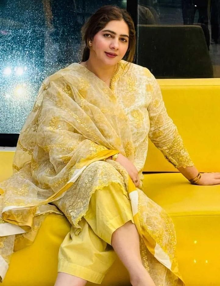Real_Iqraa's tweet photo. عورت کو جوان رکھنے میں مرد کے  مضبوط سہارے کا بڑا ہاتھ ہوتا ہے۔ اگر عورت کو ہر رات مضبوط سہارا ملتا رہے تو عورت گلاب کے پھول جیسی کھلی کھلی رہتی ہے۔ https://t.co/TRgGLx8Pld