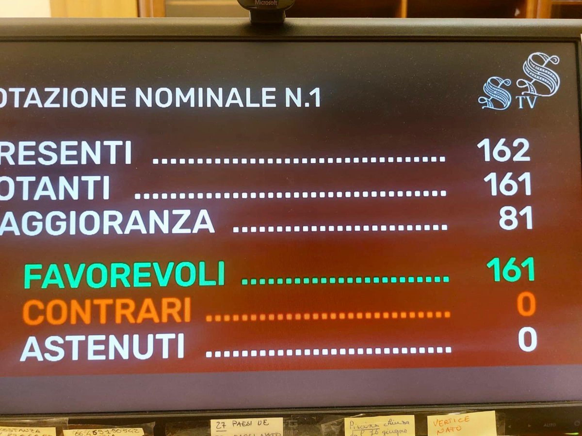 isabellarauti's tweet photo. 💔 DEDICATO ALLA MEMORIA DELLE VITTIME FEMMINICIDIO REATO ORA RICONOSCIUTO E PERCHÉ NON ACCADA #MAIPIU’
📍Con 161 voti, all’unanimità ‼️, il Senato ha approvato, il #DDL di iniziativa governativa per l’introduzione del delitto di femminicidio e altri interventi normativi per il contrasto alla violenza nei confronti delle donne e per la tutela delle vittime.
▶️ Il testo introduce il nuovo reato specifico di femminicidio (articolo 577-bis del C.p.), punito con l’ergastolo, quando l’omicidio avviene per motivi di controllo, possesso, dominio, rifiuto o odio verso la donna in quanto donna.
💪 La norma rafforza le aggravanti nei casi di violenza domestica, sessuale o persecutoria e introduce tutele processuali e penitenziarie per le vittime dei familiari.
✅ Per anni mi sono occupata - con ruoli istituzionali e con impegno associativo e personale - di questi temi e vivo la giornata di oggi come una vittoria della politica e della società civile e come un passo fondamentale nella necessaria rivoluzione culturale, di costume e di mentalità.
🏢 Il provvedimento passa ora alla #Camera per l'approvazione definitiva.
#femminicidio #maipiù #stopviolenza #palazzomadama #noviolenzasulledonne #violenzadigenere
@SenatoStampa @GiorgiaMeloni #EugeniaRoccella @minGiustizia @FratellidItalia @FDI_Parlamento @Palazzo_Chigi @HandsOffWomen_