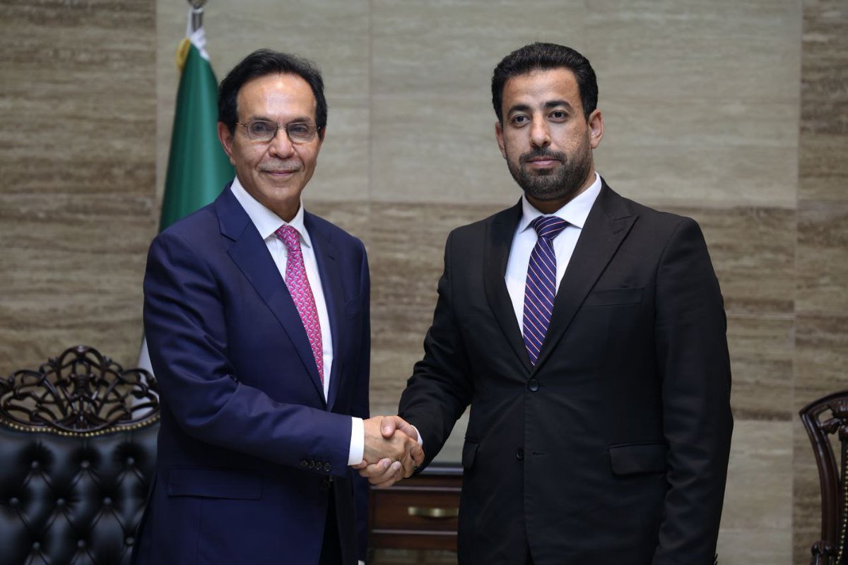SyrMOfH's tweet image. لبحث سبل إنشاء شراكات لدعم القطاع الصحي وإعادة تأهيل المنشآت الصحية في سوريا، التقى وزير الصحة الدكتور "مصعب العلي" مع رئيس مجلس الأعمال السعودي البريطاني ورئيس مجلس إدارة شركة (إنتر هيلث) العالمية "عماد دغير".
وتقدم شركة "إنتر هيلث" خدمات طبية بجودة عالمية
#وزارة_الصحة