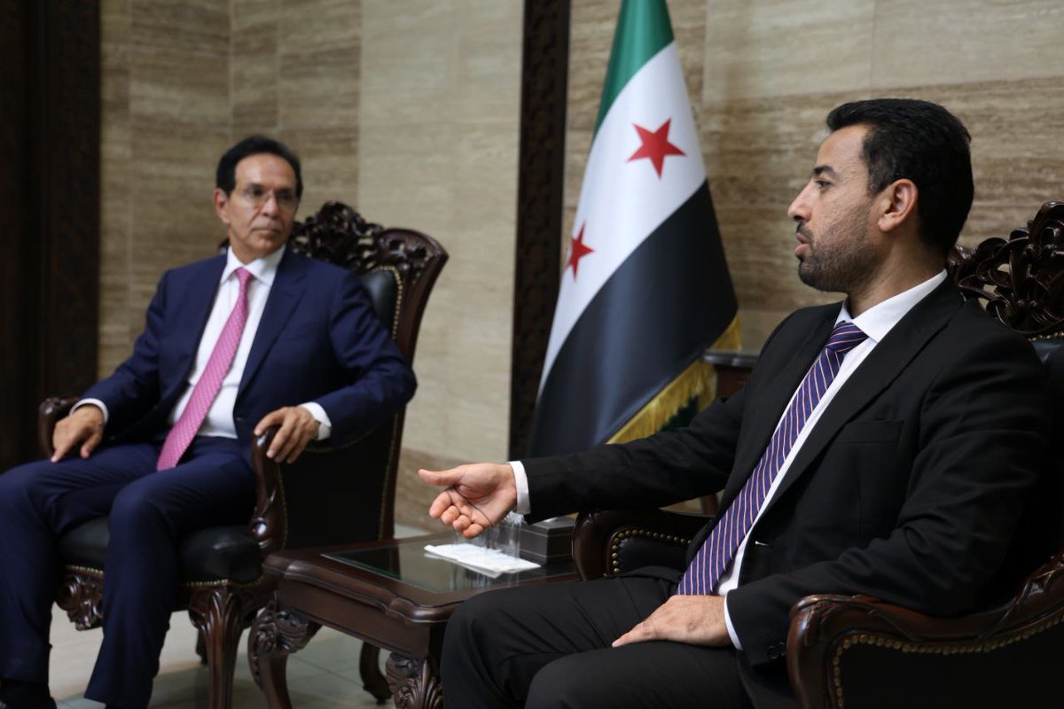 SyrMOfH's tweet image. لبحث سبل إنشاء شراكات لدعم القطاع الصحي وإعادة تأهيل المنشآت الصحية في سوريا، التقى وزير الصحة الدكتور "مصعب العلي" مع رئيس مجلس الأعمال السعودي البريطاني ورئيس مجلس إدارة شركة (إنتر هيلث) العالمية "عماد دغير".
وتقدم شركة "إنتر هيلث" خدمات طبية بجودة عالمية
#وزارة_الصحة