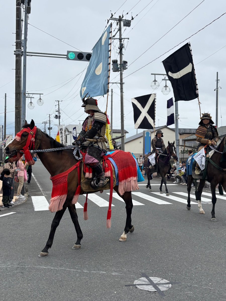 sushi20off's tweet image. 加猫のかの配信で野馬追いの話出たから貼るけど勇壮な騎馬武者姿本当にかっこいいので来年はぜひお越しください(5月開催!!)、場所によってすごい近くで騎馬武者観れます