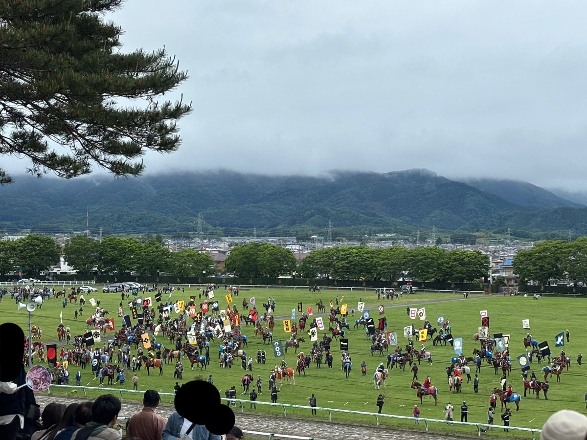sushi20off's tweet image. 加猫のかの配信で野馬追いの話出たから貼るけど勇壮な騎馬武者姿本当にかっこいいので来年はぜひお越しください(5月開催!!)、場所によってすごい近くで騎馬武者観れます