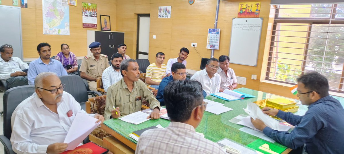 આજરોજ મામલતદાર કચેરી, ગારીયાધાર ખાતે તાલુકા સ્વાગત ફરીયાદ નિવારણ કાર્યક્રમ યોજાયેલ. જેમાં તાલુકા કક્ષાના રજૂ થતા પ્રશ્નો સાંભળી અને સંબધિત અધિકારીશ્રીઓ સાથે ચર્ચા કરી નિકાલ કરવા સુચના આપેલ.
<a href="/CMOGuj/">CMO Gujarat</a>
<a href="/BhanubenMLA/">Bhanuben Babariya</a>
<a href="/revenuegujarat/">Revenue Dep. Gujarat</a>
<a href="/AlokPandey_IAS/">Alok Pandey IAS</a>
<a href="/SWAGATOnlineGuj/">SWAGAT Online</a> 
<a href="/Info_Bhavnagar/">Info Bhavnagar GoG</a>