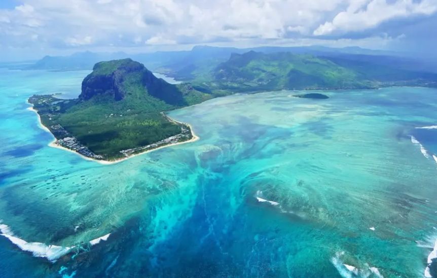 reef_research's tweet image. CORAL REEF RESEARCH NEWS: Baby corals inherit a powerful climate change defense from their parents
earth.com/news/baby-cora…
Coral reefs in the Florida Keys, Hawaii, and Australia’s Great Barrier Reef are showing alarming signs of stress. Where bright, living structures once…