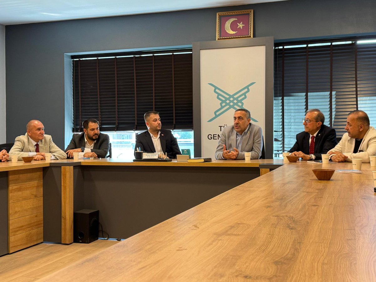 Hamza Sığınç (@hamzasgnc) on Twitter photo 📍TÜGVA VAN
Nazik ziyaretleriyle bizleri onurlandıran AK Parti Van İl Başkanı Sn. <a href="/ArvasAbdulahat/">Abdulahat Arvas</a> ve kıymetli İl Yönetimine teşekkür ederim.
Gençliğin değerleriyle buluştuğu her alanda birlikte yol yürümekten onur duyuyoruz.
Türkiye Yüzyılı gençliğin omuzlarında yükselecek! 🇹🇷 📍TÜGVA VAN
Nazik ziyaretleriyle bizleri onurlandıran AK Parti Van İl Başkanı Sn. <a href="/ArvasAbdulahat/">Abdulahat Arvas</a> ve kıymetli İl Yönetimine teşekkür ederim.
Gençliğin değerleriyle buluştuğu her alanda birlikte yol yürümekten onur duyuyoruz.
Türkiye Yüzyılı gençliğin omuzlarında yükselecek! 🇹🇷