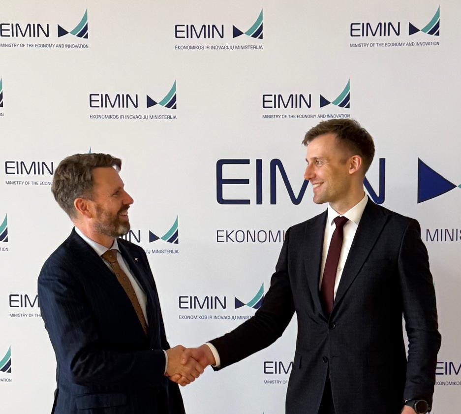 AusAmbPoland's tweet image. 🙏 to my 🇱🇹 Lithuanian hosts for the engaging discussions during my recent visit. Great to meet Chair of the National Security & Defence Committee Giedrimas Jeglinskas, Vice-Minister for Defence Loreta Maskaliovienė, and Vice-Minister of Economy & Innovation Marius Stasiukaitis.