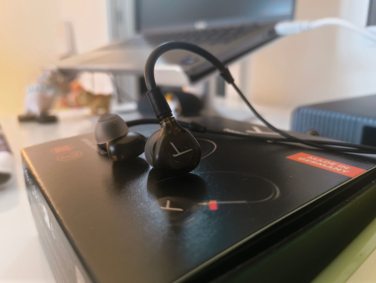 New IEMs, Reviews: Beyerdynamic DT IE70 Review - Flat Freq by Kevin Goh
theheadphonelist.com/beyerdynamic-d…