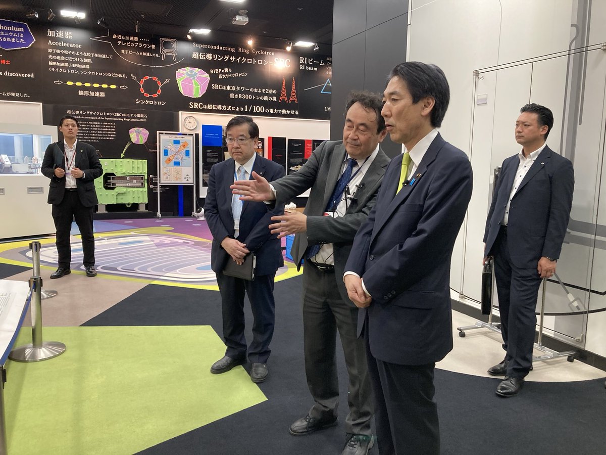 minoru_kiuchi's tweet image. 【理化学研究所を視察】
理化学研究所(理研)を訪問し、最先端の研究現場を視察。
最前線で活躍する国内外の研究者のみなさまと意見交換を行い、日本の研究環境から日々の生活に至るまで幅広いお話を伺いました。
科学技術・イノベーションは国力の源泉。
先月、政府では、「J-RISE…