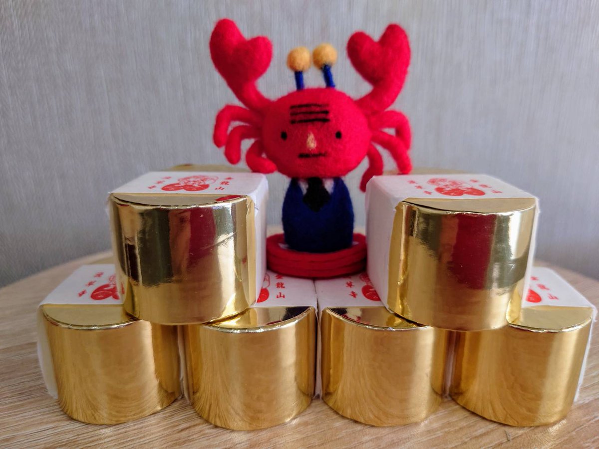 Kanibucho's tweet photo. 今日7月24日は、「天赦日」「一粒万倍日」「大安」が重なった超縁起の良い日とのこと💖
カニ部長は、小判に埋もれて運気を取り込んでいるところ🤭
なんちゃって小判なので、ご利益のほどは定かではありませんが…💧😉 https://t.co/0SEXyWZd5k