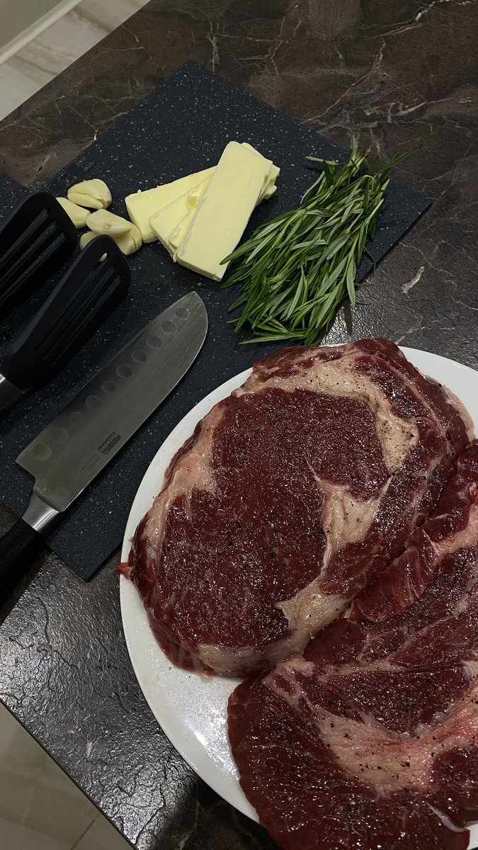 FertilityMaxx's tweet image. Cholesterol is the raw material for testosterone.
No cholesterol = no androgens = no vitality.
Mainstream medicine, however, sees high cholesterol and prescribes statins.
Want to feel like a man again? Stop fearing fat.
Eat eggs, red meat, liver.
Ditch seed oils.
Train…