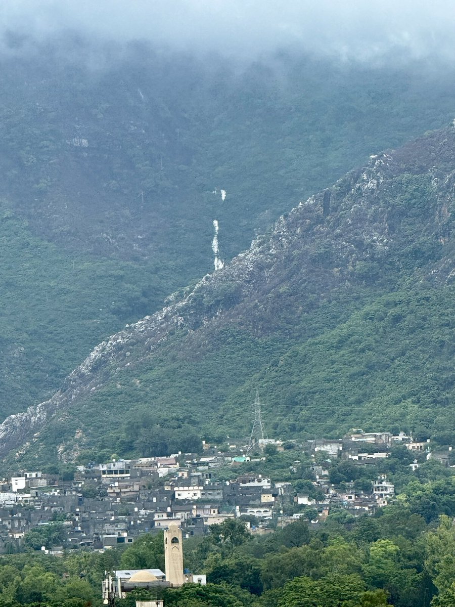 MArslanAzmat's tweet photo. Torrential Monsoon Rains generated Waterfall right on top of Saidpur Village visible from my office at Blue Area. Today is the 2nd day it's running with same volume. 
#SubhanAllah #Islamabad #Pakistan #MargallaHills #Waterfall #Rain #Moonson https://t.co/RvzySZ1H35