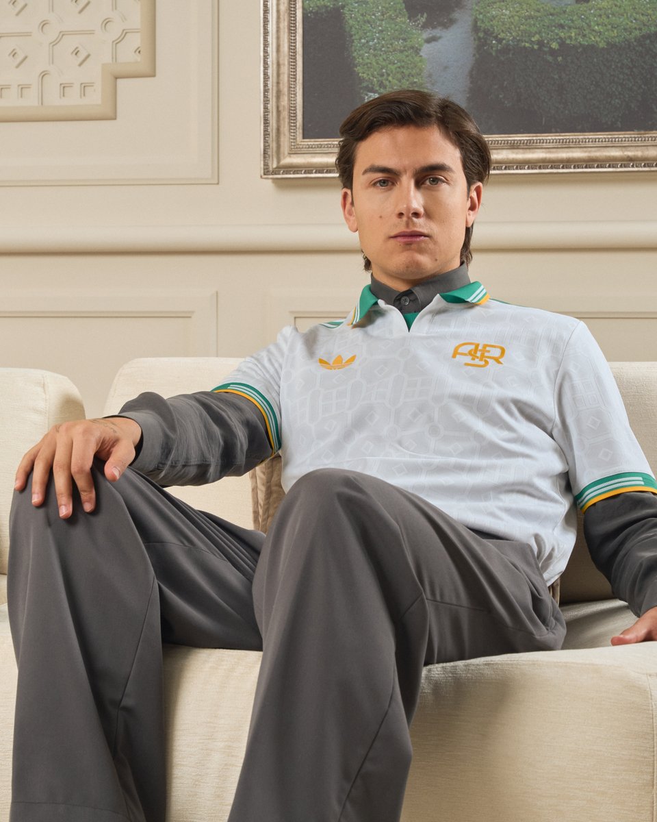 CabineSport's tweet photo. A nova terceira camisola da Roma 🌟 https://t.co/Pl1niHSVhl