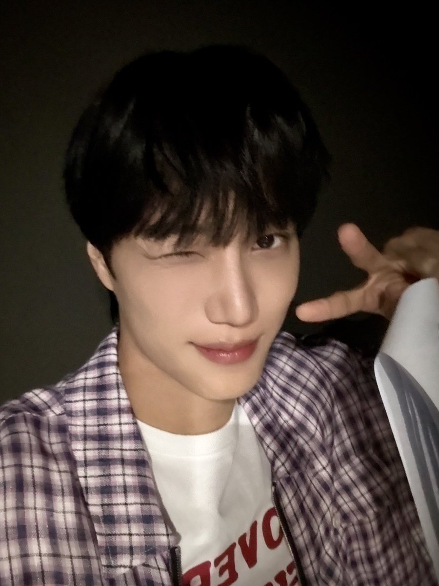 juncotton_s2's tweet image. 김형제가 말아주는 체크 셔츠가 좋다고 말해