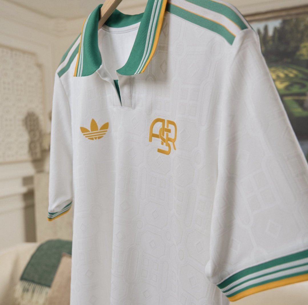 The new Roma away kit 😍 Celtic take note.