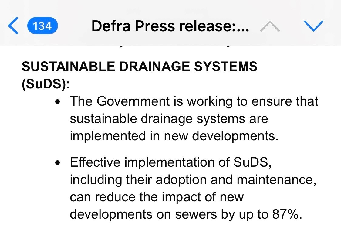 al_chisholm's tweet image. The Cunliffe Review recommended - like so many over the years - sustainable drainage (SuDS) should be mandatory in new developments.
In parallel @DefraGovUK's press release said SuDS can reduce impact of new development on sewers by up to 87%.
Surely now no brainer @AngelaRayner?