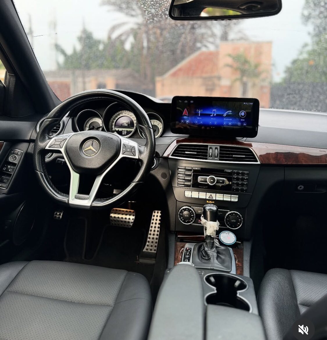 Automall_ng's tweet image. Extremely clean Mercedes Benz C300
2013 model
Price:14m
Location: Kaduna
@__yellows @abujastreets
Retweet pls