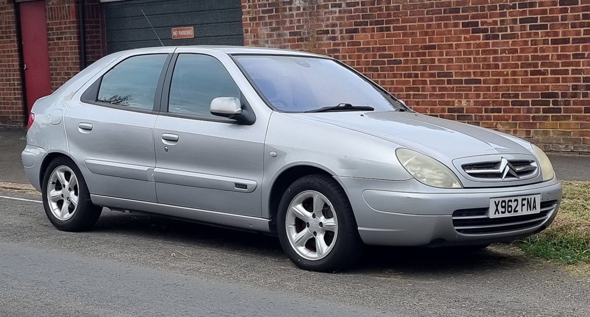 RoadworkUK's tweet image. The Citroen Xsara suffered one of the least sympathetic facelifts ever. Went from wedgy to swollen and lumpy. These alloys have a vague Escort Cosworthness about them, though.