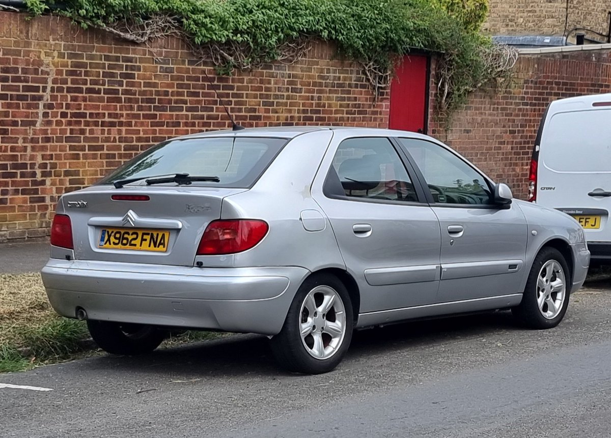 RoadworkUK's tweet image. The Citroen Xsara suffered one of the least sympathetic facelifts ever. Went from wedgy to swollen and lumpy. These alloys have a vague Escort Cosworthness about them, though.