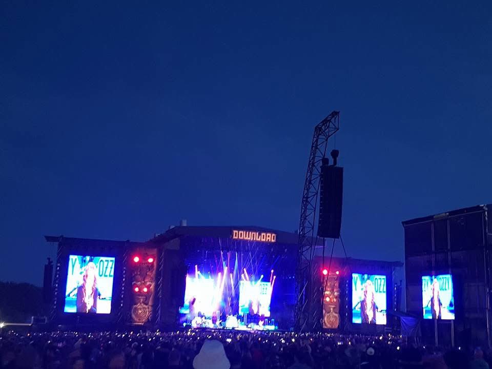 ShoxxyQt's tweet image. Man, the news about Ozzy is upsetting, I have a lot of love for his music both solo and Black Sabbath, I couldn’t make it to the farewell tour due to the prices/high demand for it but I’m so glad I managed to see Black Sabbath in 2012, 2017 and Ozzy solo in 2018.
All three times…