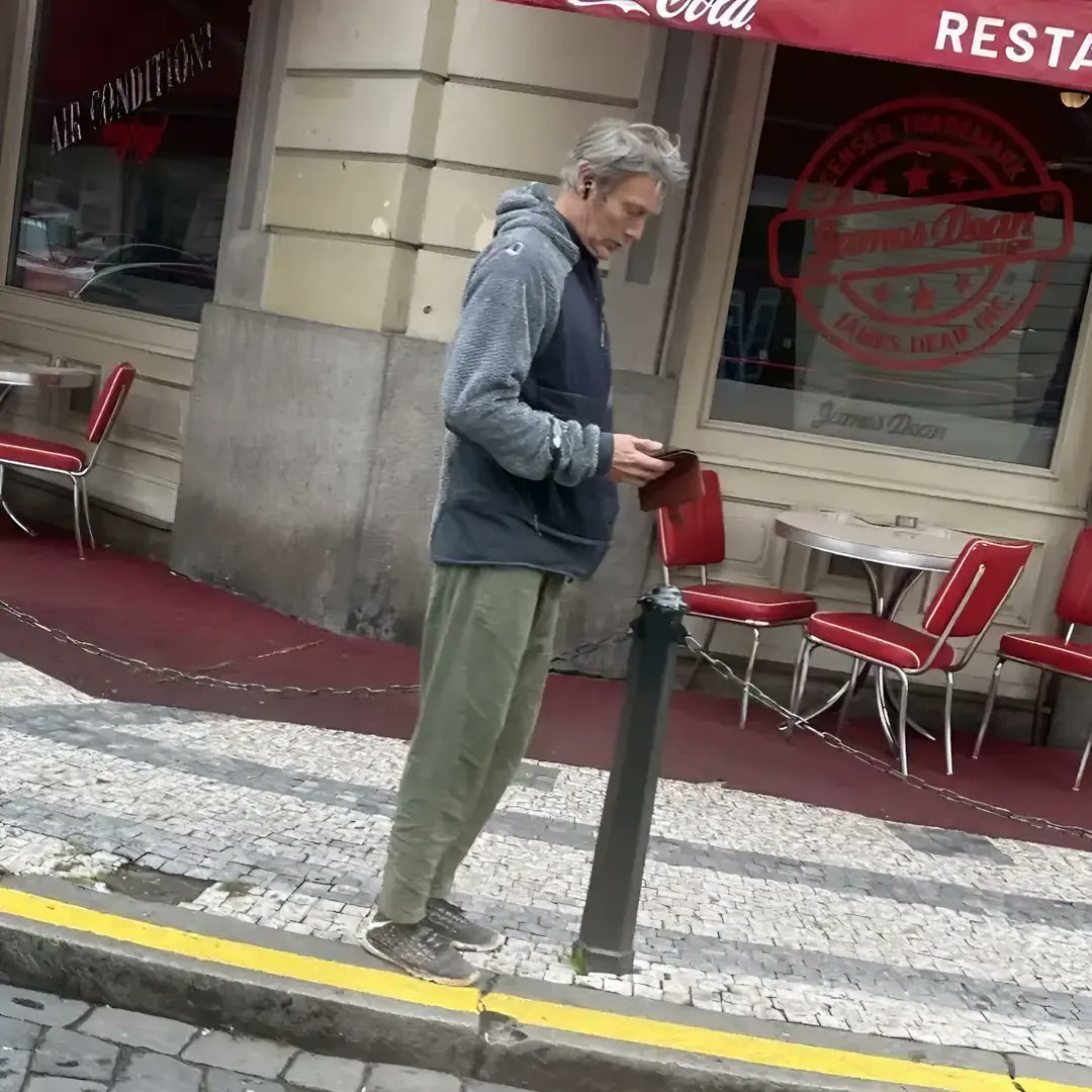 europemaxxed's tweet photo. me staring at google maps and realizing that i got no clue where i am https://t.co/YNP0bjztzA