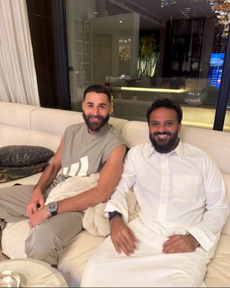 basim712's tweet photo. المرشح فهد سندي هو الرئيس الأنسب للإتحاد حاليا، لا سيما أننا نعيش اليوم مرحلة جديدة تنتهي فيها الأساليب الملتوية وتبدأ فيها الادارة عهداً من الشفافية والنراهة و الكفاءة. 
 #سندي_قرار_المدرج https://t.co/8szy01N4Jr