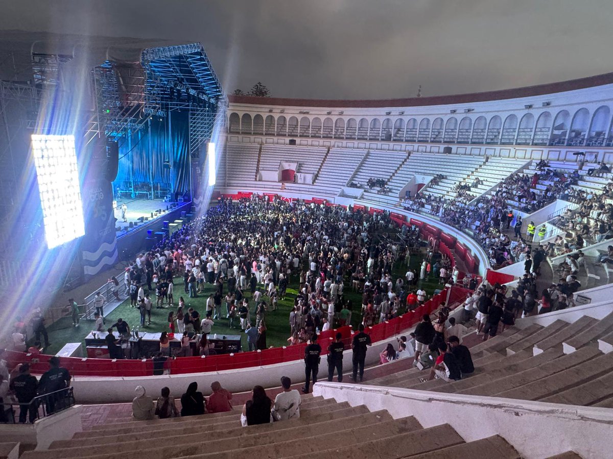 👮<a href="/policia_localML/">Policia Local de Melilla</a>
🎶 La Policía Local 👮‍♂️ se encargó de la seguridad interior en el concierto de Yan Block, celebrado este martes en la Plaza de Toros 🏟️.

Así como del cierre de vías 🚧 y redistribución del tráfico rodado 🚗. 

El evento transcurrió sin incidentes destacables ✅