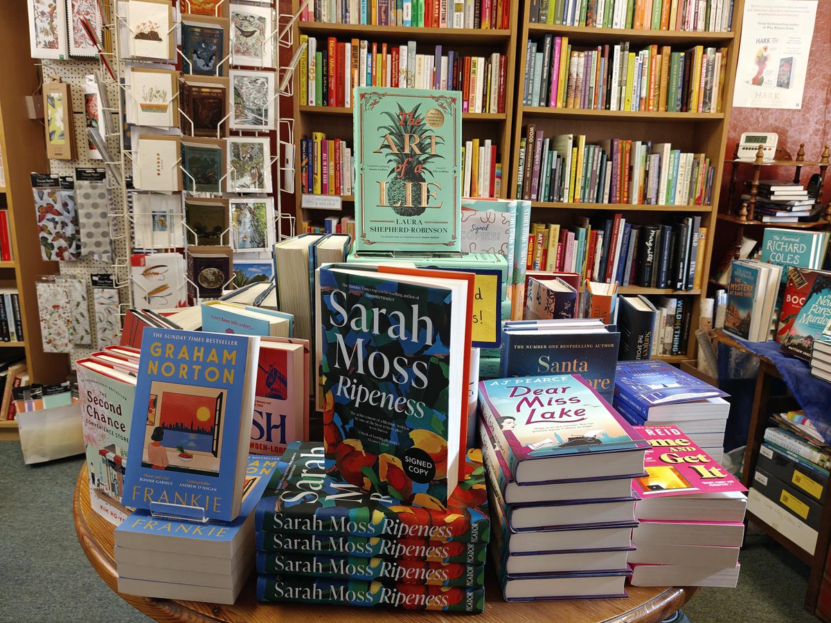 Furtherfrom's tweet image. The sun is out, hooray! Whether you're looking for a light summer read or something more intense, why not come for a browse and pick up your next read today? We've got brilliant titles for all ages and interests! #ChooseBookshops
