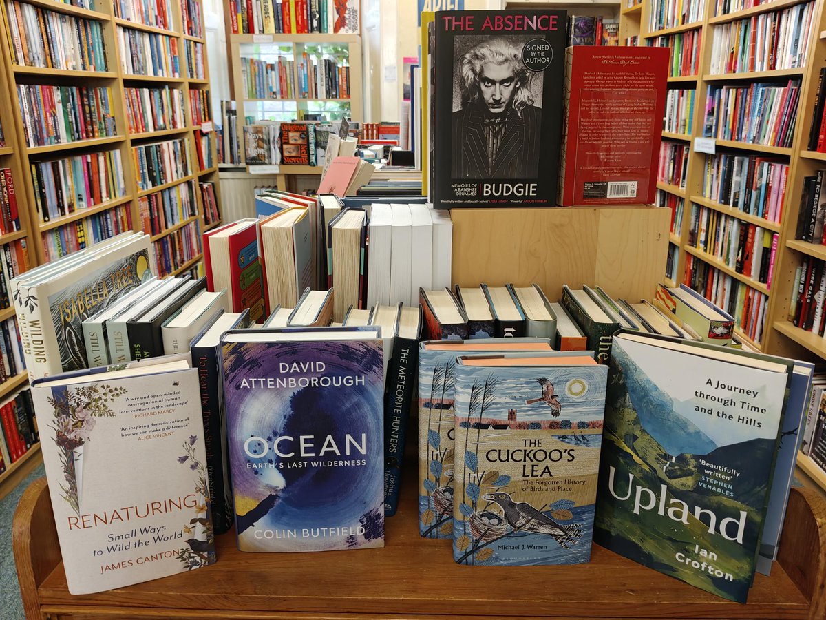 Furtherfrom's tweet image. The sun is out, hooray! Whether you're looking for a light summer read or something more intense, why not come for a browse and pick up your next read today? We've got brilliant titles for all ages and interests! #ChooseBookshops