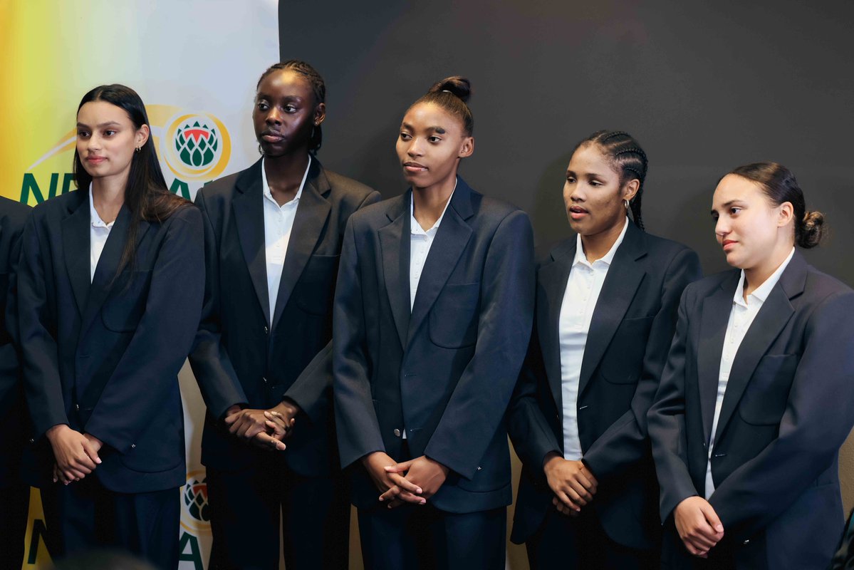 Netball_SA's tweet image. 🔥 All eyes on the future. 🇿🇦
The media gathered. The netball family stood tall. And South Africa’s next generation was revealed as they continue on the Road to Gibraltar! 🏆
#SPARBabyProteas #WeAreAllIn #RoadToGibraltar #NWYC2025GIB #TogetherWeRise