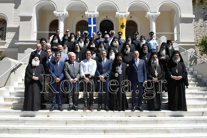 Orthodoxy2019's tweet image. Mt. Athos explains monastic response to Greek PM visit amid gay marriage protests
orthochristian.com/171402.html
The statement comes after reports that several monasteries had considered boycotting the Prime Minister’s visit in protest of Greece’s legalization of same-sex marriage a...