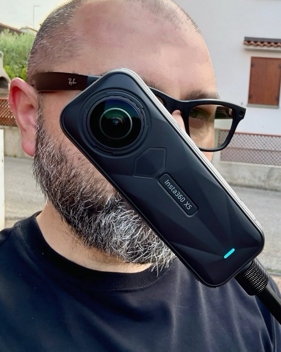 MikyAncona's tweet photo. 🎥 La nuova Insta360 X5 porta l’8K, l’AI e una fluidità da cinema nel palmo della mano.🌍✨
#Insta360X5 #Insta360 #360Camera #8KVideo #ActionCam2025 #StabilizzazioneAI #VlogGear #CreatorTools #CameraRevolution #mikyancona #mikyanconatech
🔗 https://t.co/4uSwjiWw4P https://t.co/Gg5viko8D5